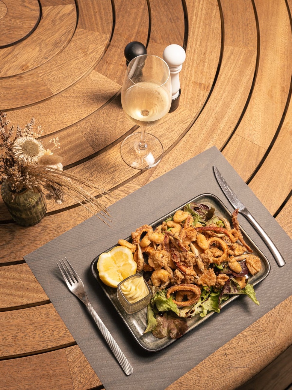 Fritto misto servi avec du citron